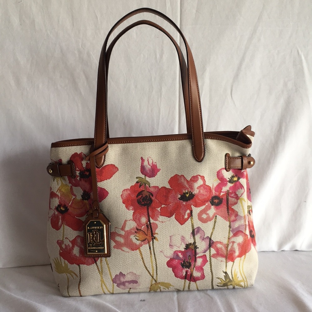 Brand New Ralph Lauren floral canvas bag
Perfect for spring or summer